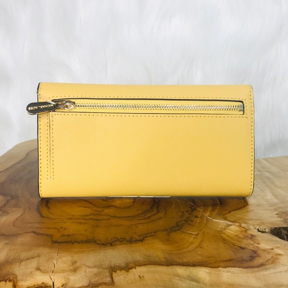 Michael Kors Jet Set Large Trifold Wallet - Picture 4 of 8